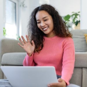 patient-laptop-waving_1x1